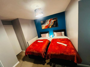 Guest house with private rooms and shared bathroom near Luton and Dunstable Hospital and Leagrave Train Stn